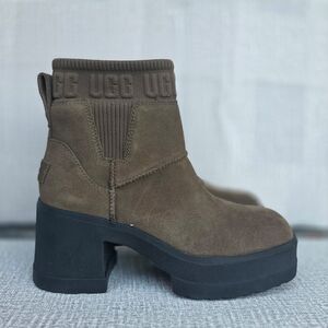 UGG Moxy Chelsea Boots Dark Toffee Suede Platform Block Heel New Size 8
